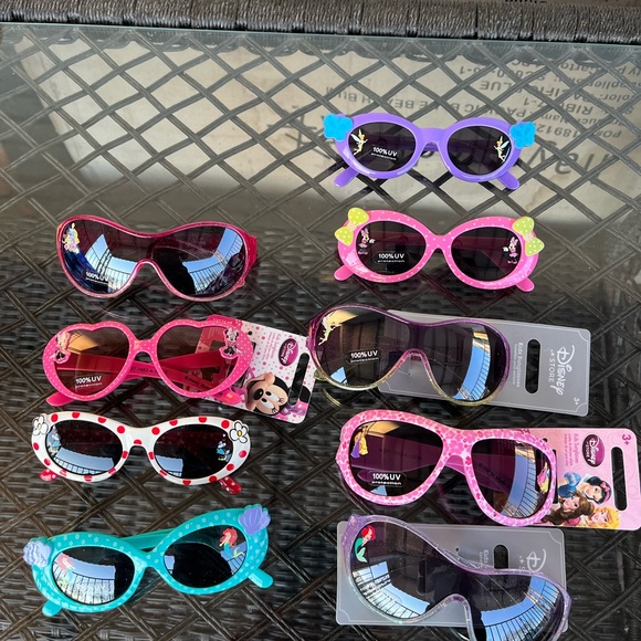 Disney Bundle 2 art sets one 3 tier art set 1 Minnie Mouse art set& sunglas bund - Picture 3 of 15